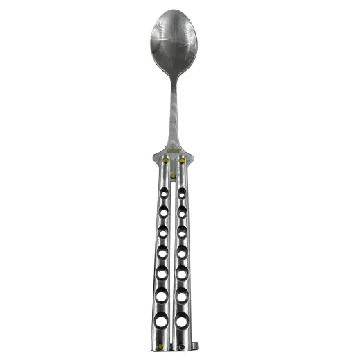 Butterfly Spoon La cuillère à papillon originale de Caliber Gourmet pour s'entraîner à faire des tours avec des couteaux à papillon. Fabriquée en acier inoxydable, à la place d'une lame tranchante se trouve une cuillère.